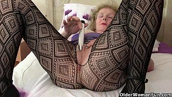 [Solo In, Pantyhose, Grannies Diana] British Grannies Diana And Pearl Going Solo In Fishnets