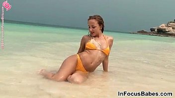 [Aisha In, Bikini Masturbating, Solo] Protectible XXX