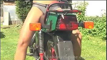 [Dirtbike, Reving, Revving Girls Motorbikes] Moped Revving Girls Motorbikes